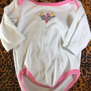 Long sleeve Onesie 3 mo heart